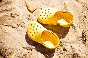 Click image for larger version

Name:	yellow crocs.jpg
Views:	163
Size:	202.8 KB
ID:	21226